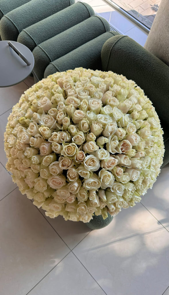 Basket white Roses - Je T'aime Fleurs